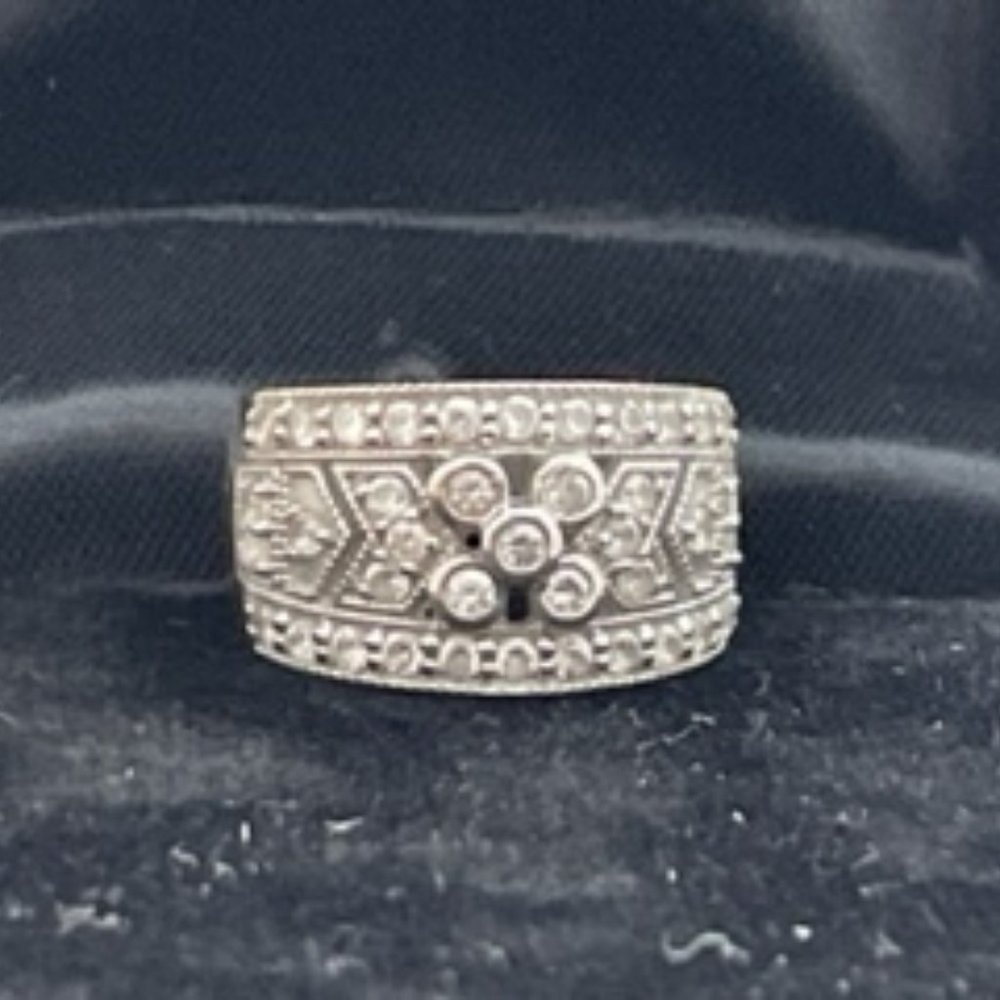 Antique style silver tone ring with clear gemstones